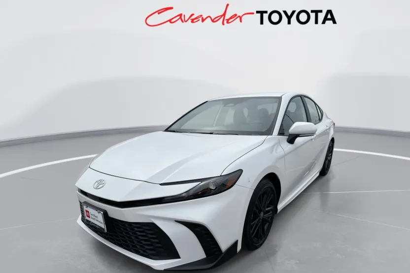 2025 Toyota Camry SE photo 1