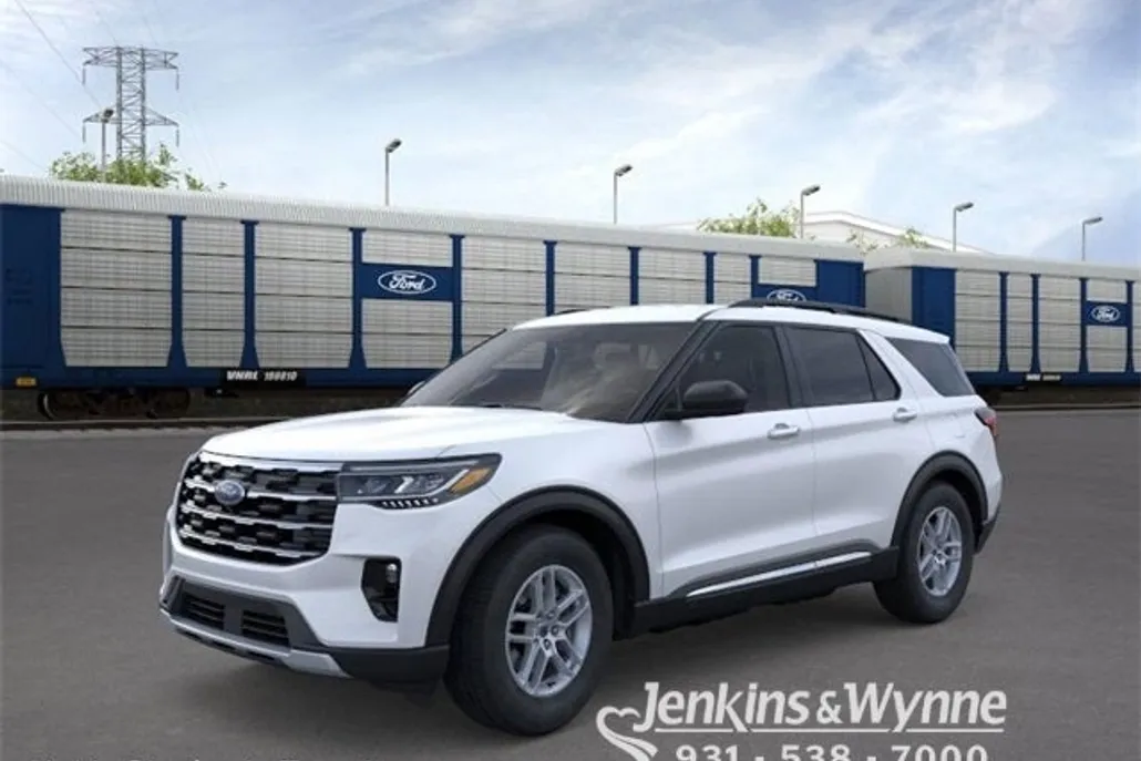2025 Ford Explorer photo 1