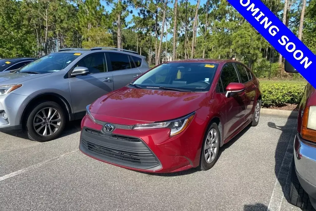 2023 Toyota Corolla LE photo 1