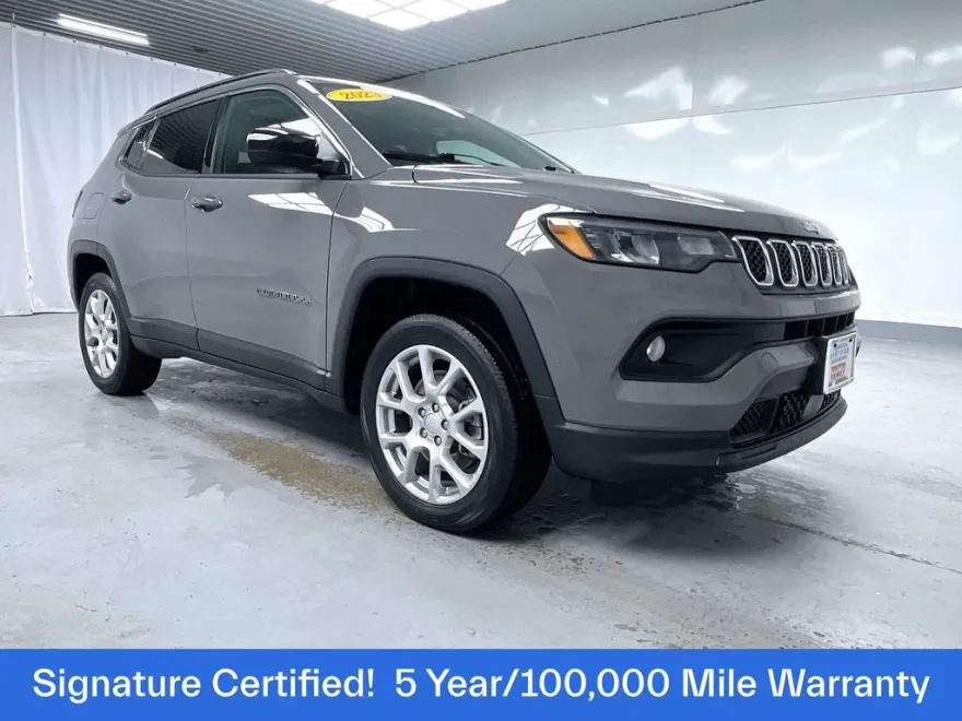 2023 Jeep Compass Latitude Lux photo 1
