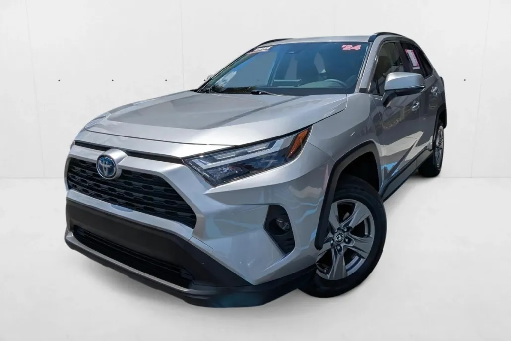 2024 Toyota RAV4 Hybrid XLE photo 1