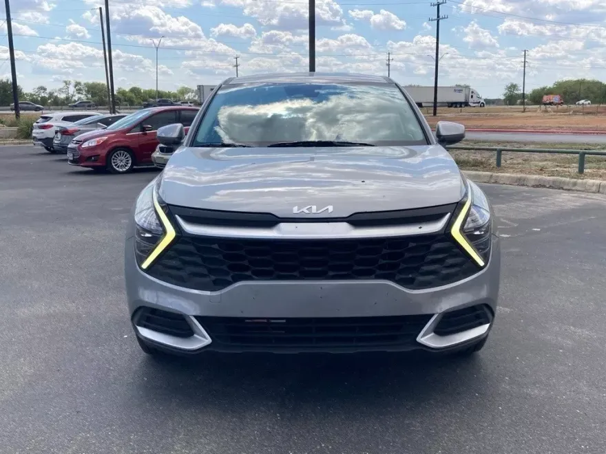 2024 Kia Sportage LX photo 1