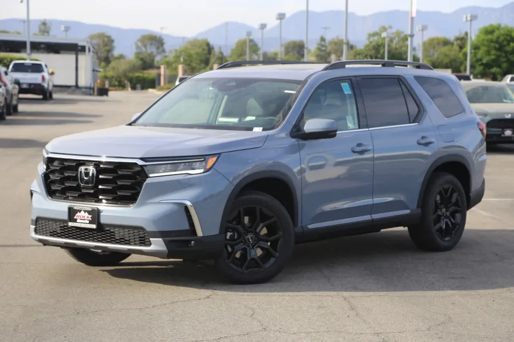 2025 Honda Pilot Touring photo 1