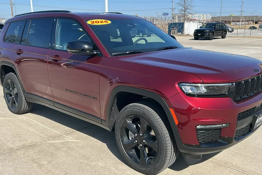 2025 Jeep Grand Cherokee Limited photo 1