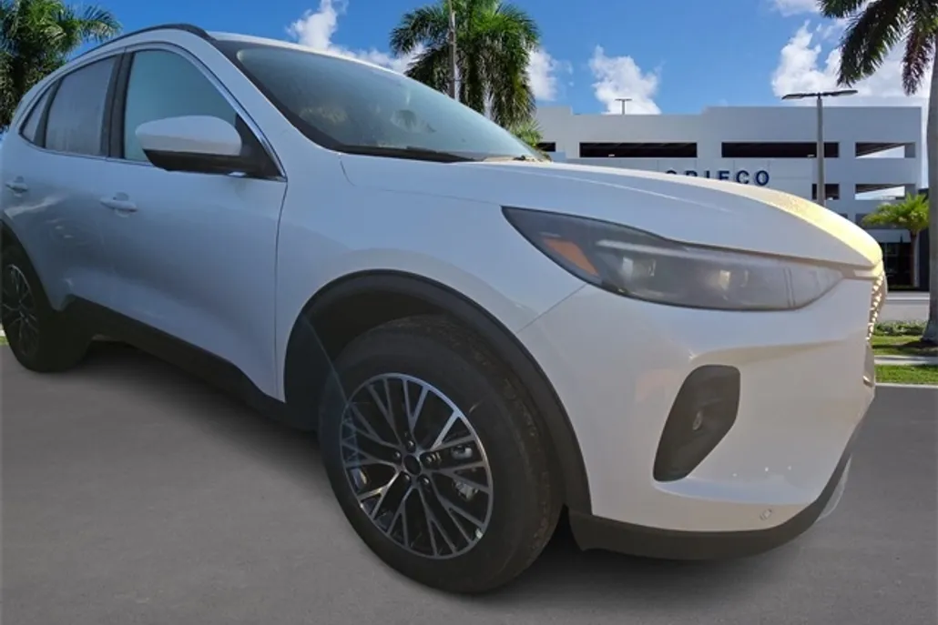 2025 Ford Escape Plug-In Hybrid photo 1
