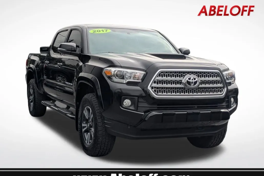 2017 Toyota Tacoma TRD Sport photo 1