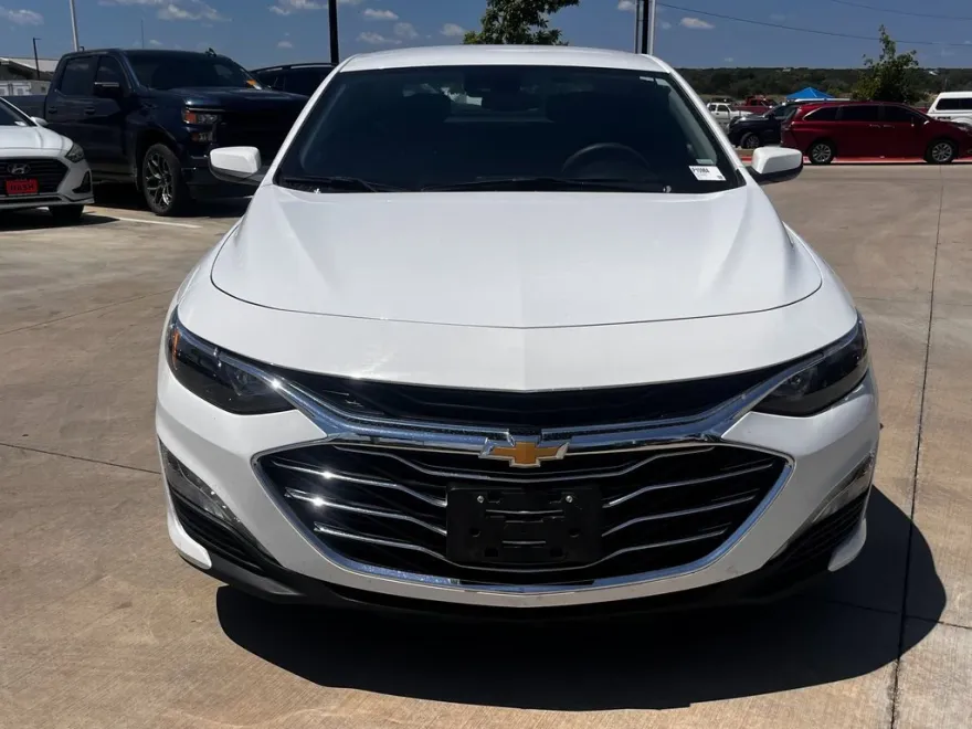 2024 Chevrolet Malibu 1LT photo 1