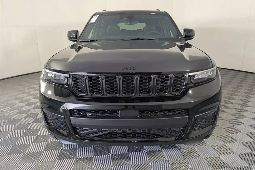 2025 Jeep Grand Cherokee Limited photo 1