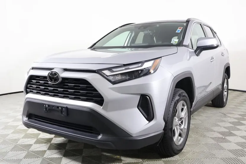 2024 Toyota RAV4 XLE photo 1