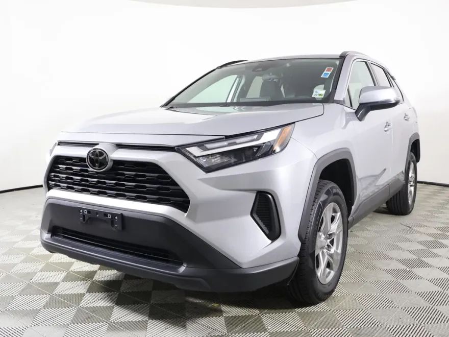 2024 Toyota RAV4 XLE photo 1