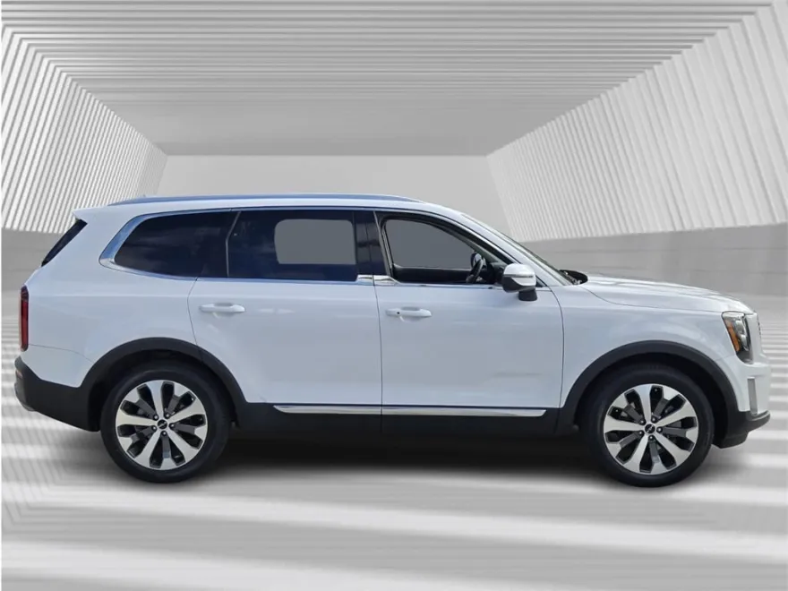2022 Kia Telluride EX photo 1
