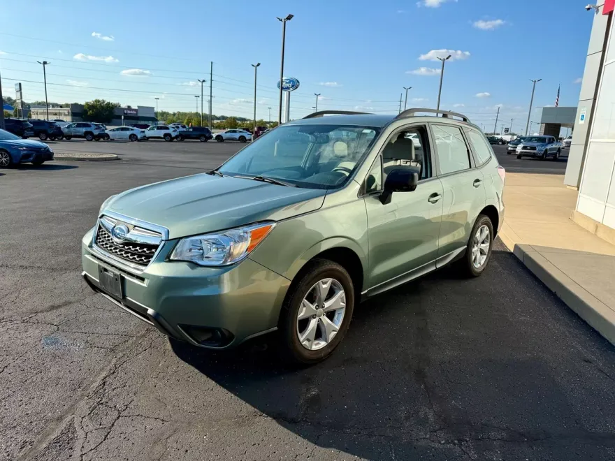 2016 Subaru Forester 2.5i photo 2