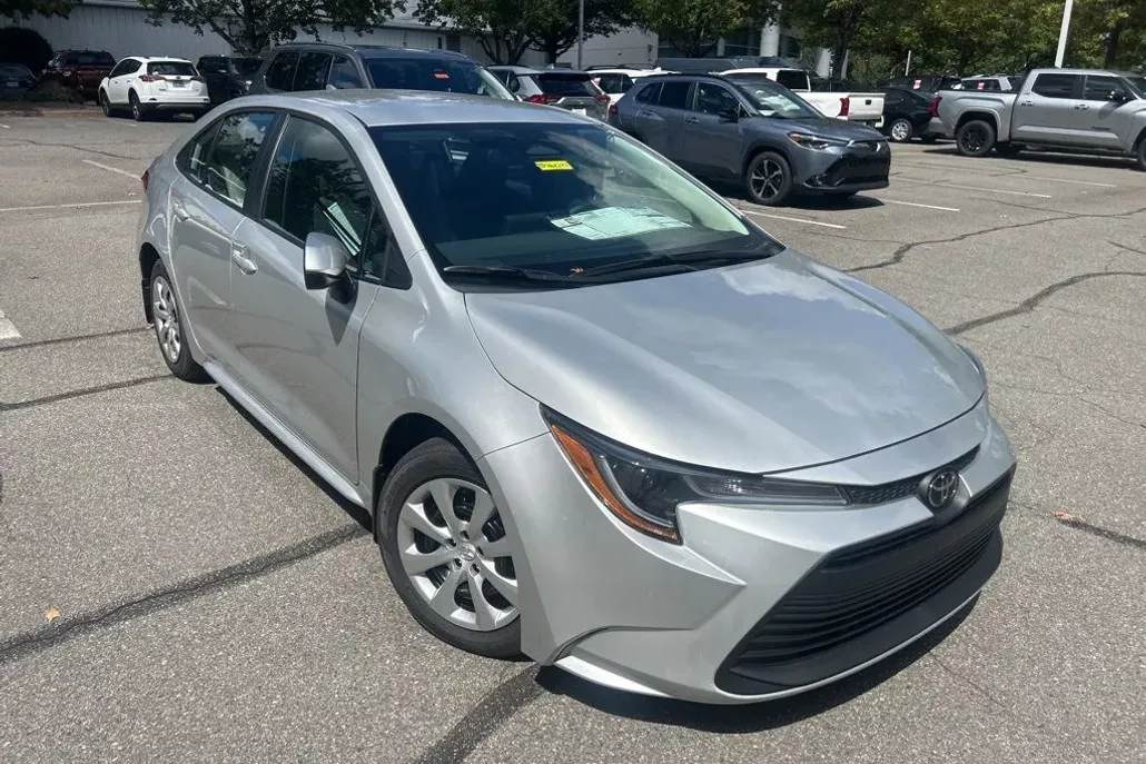 2026 Toyota Corolla LE photo 1