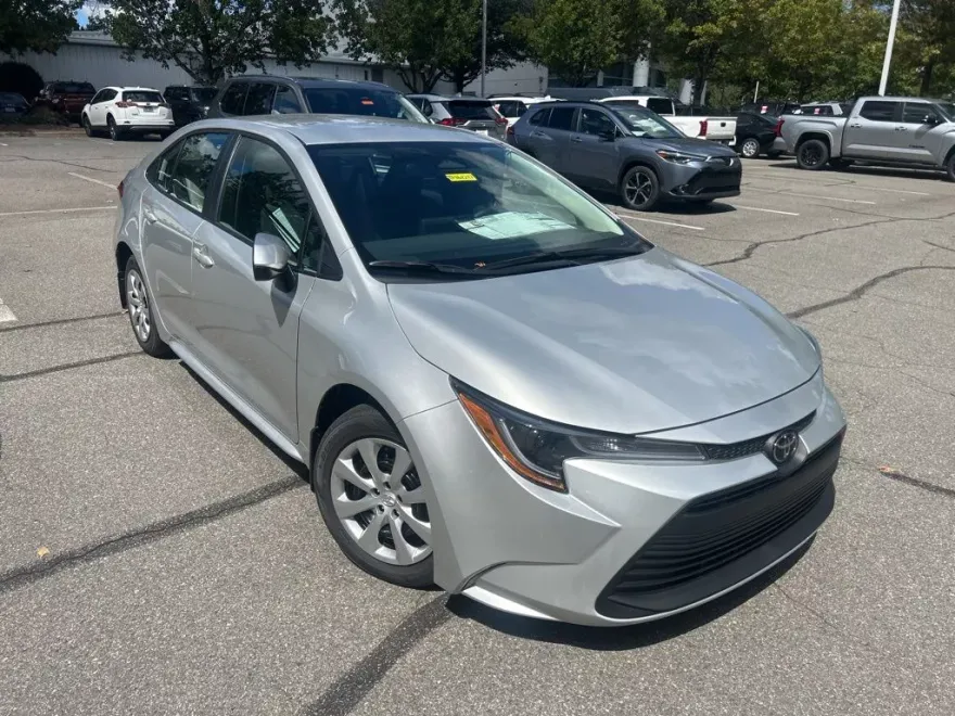 2026 Toyota Corolla LE photo 1