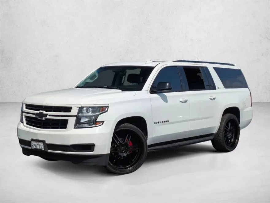 2018 Chevrolet Suburban LT photo 1