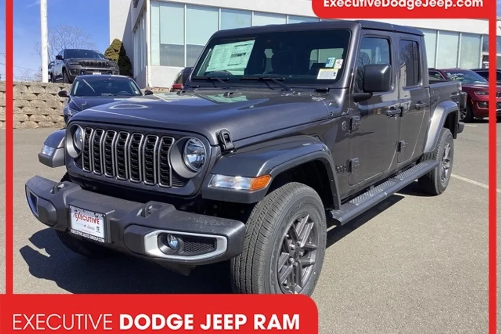 2025 Jeep Gladiator Sport S photo 1