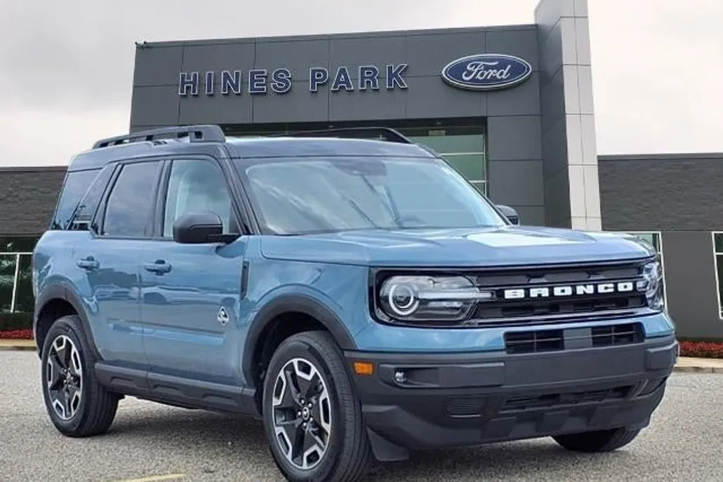 2023 Ford Bronco Sport Outer Banks photo 1