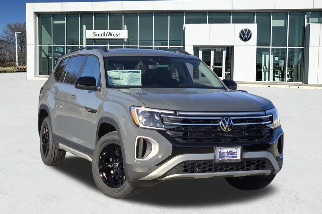 2025 Volkswagen Atlas Peak Edition SE photo 1