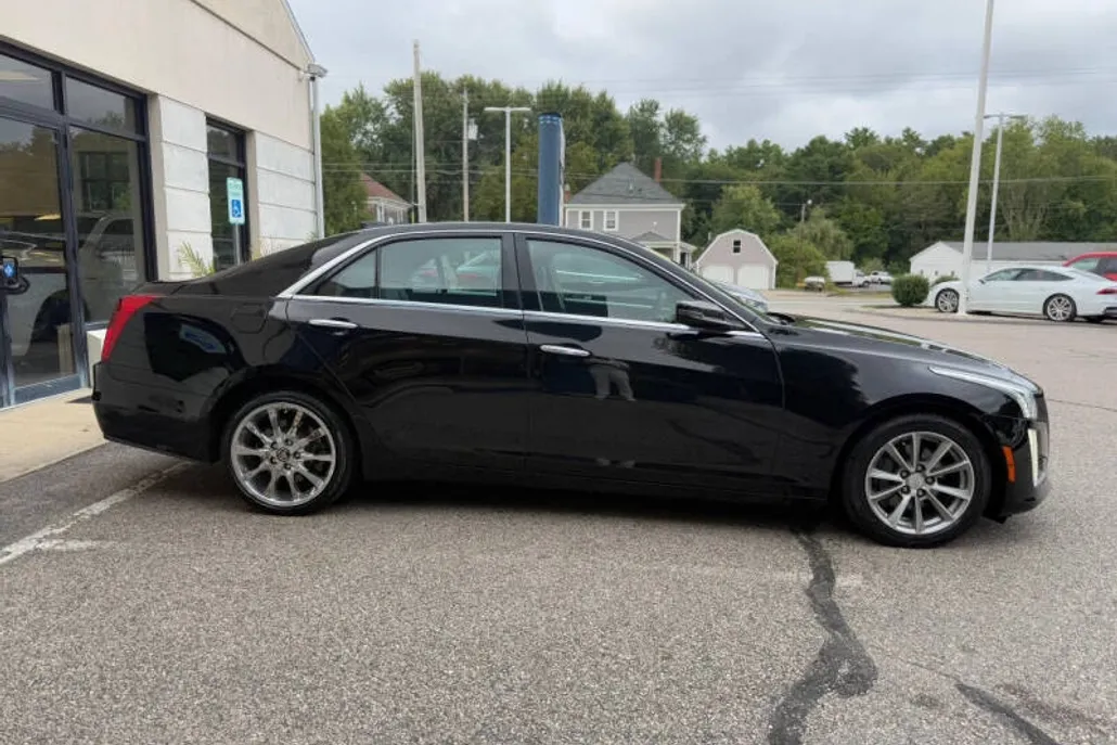 2017 Cadillac CTS Luxury photo 1