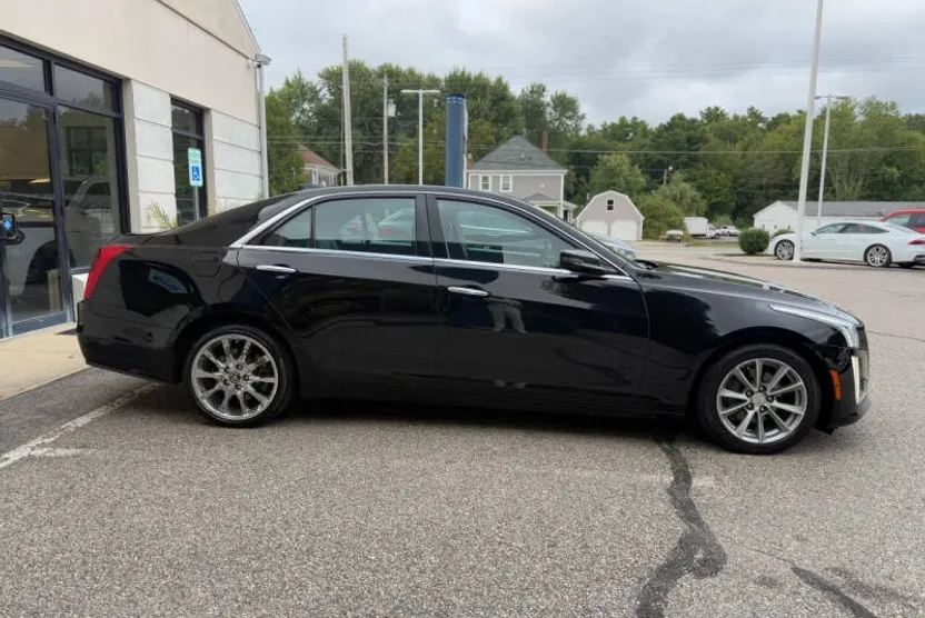 2017 Cadillac CTS Luxury photo 1