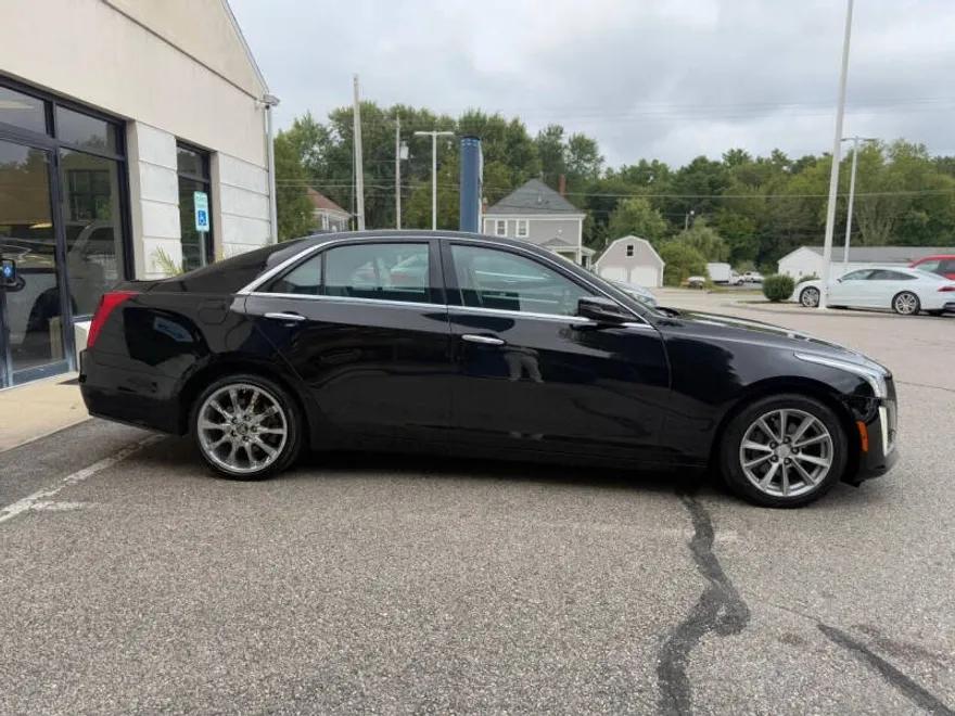 2017 Cadillac CTS Luxury photo 1