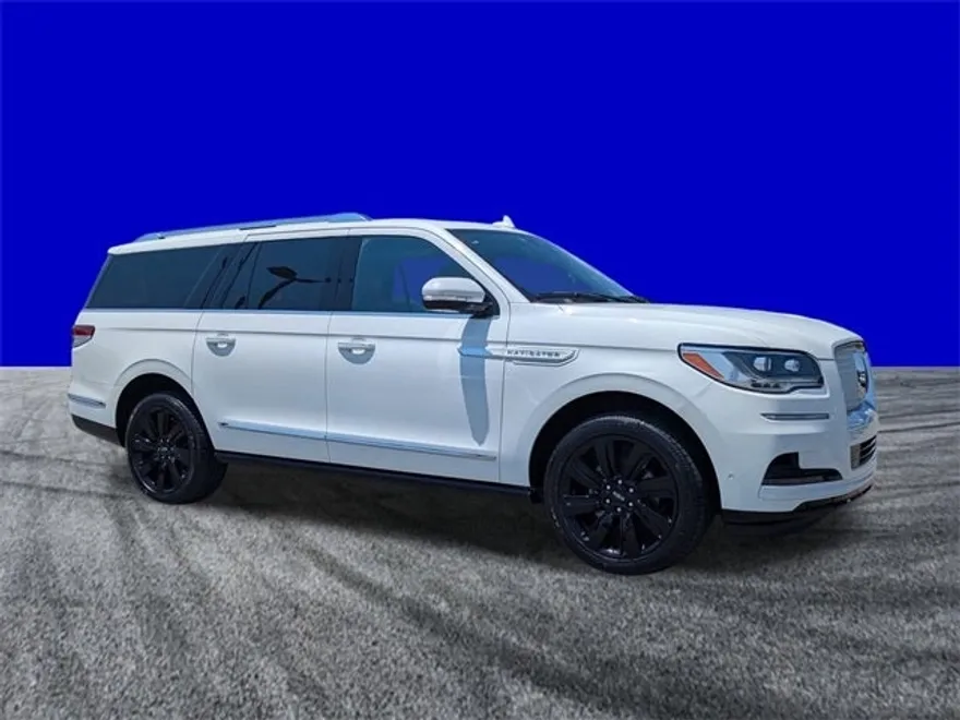 2023 Lincoln Navigator L Reserve photo 1