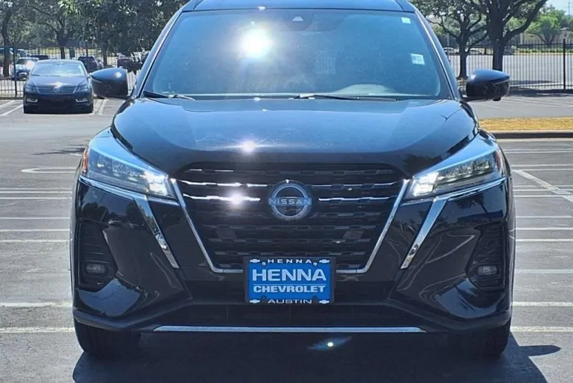 2023 Nissan Kicks SR photo 1