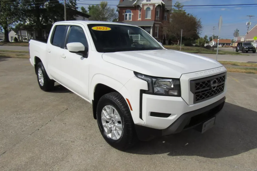 2022 Nissan Frontier SV Crew Cab photo 1