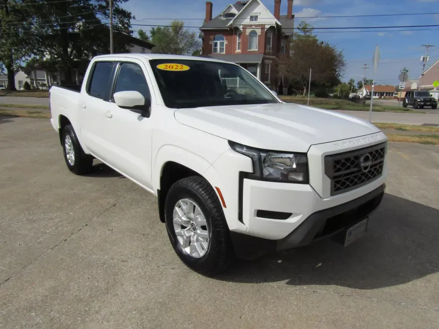 2022 Nissan Frontier SV Crew Cab photo 1
