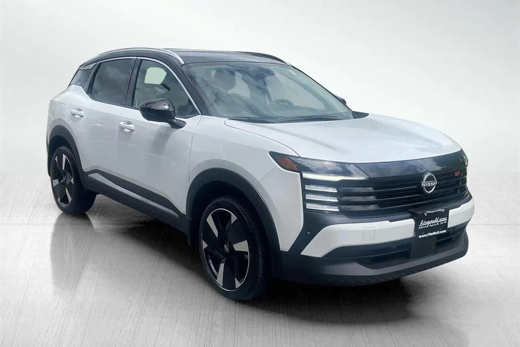 2025 Nissan Kicks SR photo 1