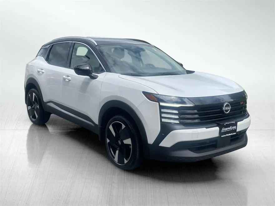 2025 Nissan Kicks SR photo 1