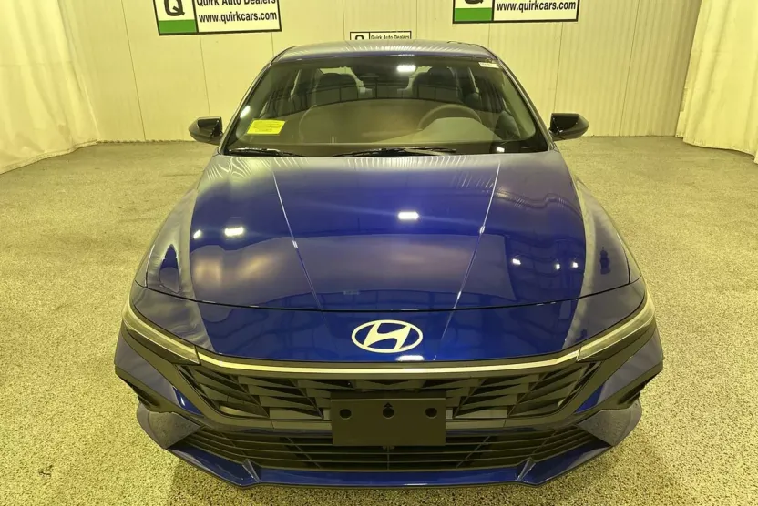 2025 Hyundai Elantra SEL Sport photo 1