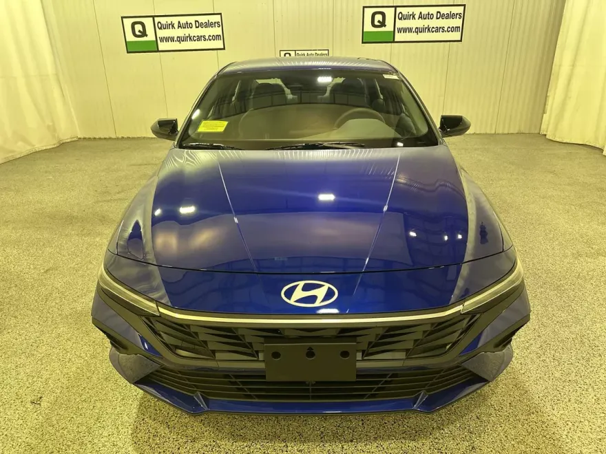 2025 Hyundai Elantra SEL Sport photo 1