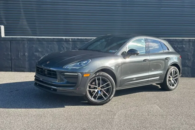 2025 Porsche Macan photo 1
