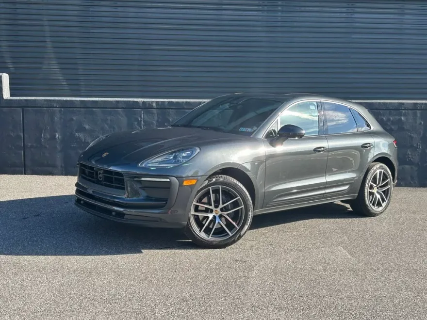 2025 Porsche Macan photo 1