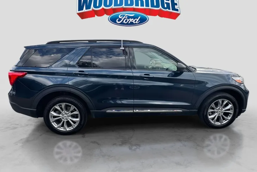 2022 Ford Explorer XLT Sport photo 1