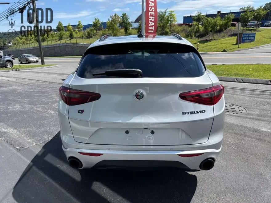 2021 Alfa Romeo Stelvio Ti photo 1
