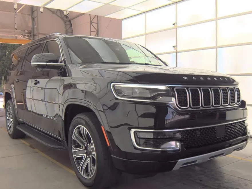 2024 Jeep Wagoneer L Series II photo 1