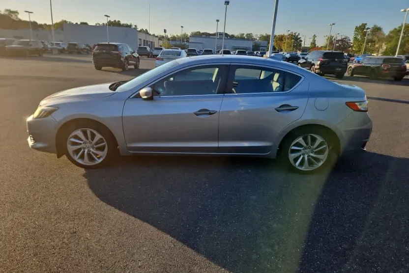2017 Acura ILX Base photo 1