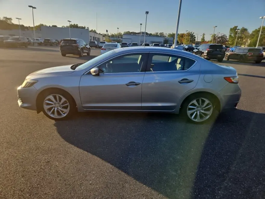 2017 Acura ILX Base photo 1
