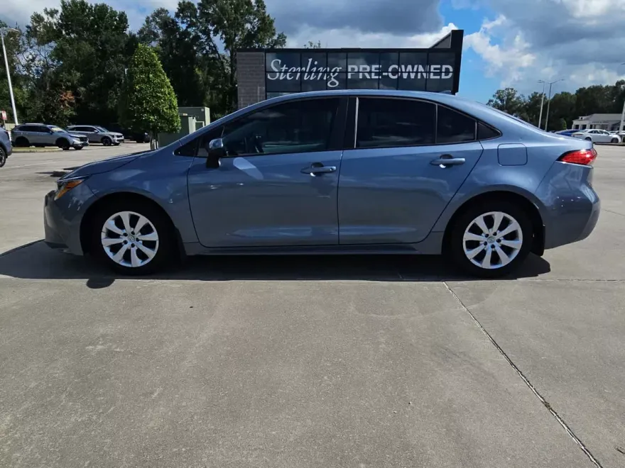 2020 Toyota Corolla LE photo 1