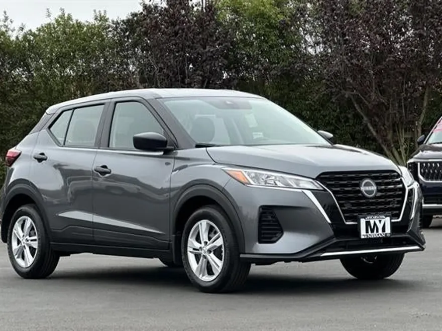 2025 Nissan Kicks Play S photo 1