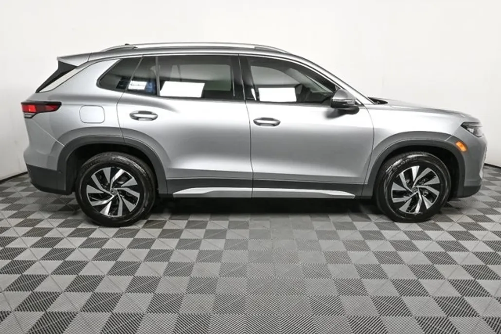 2025 Volkswagen Tiguan S photo 1