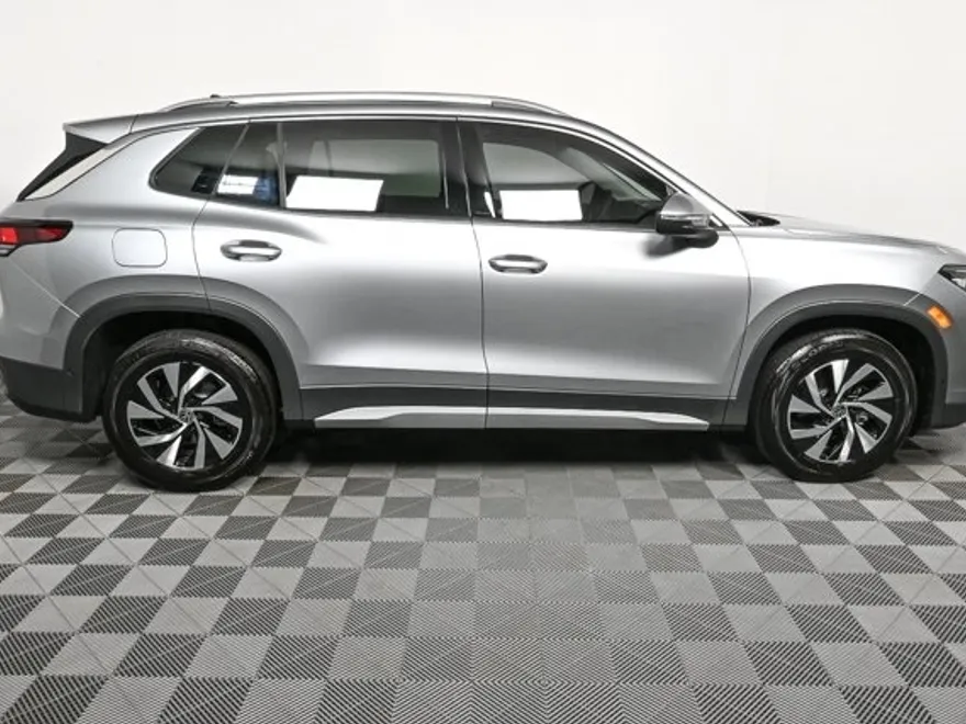 2025 Volkswagen Tiguan S photo 1