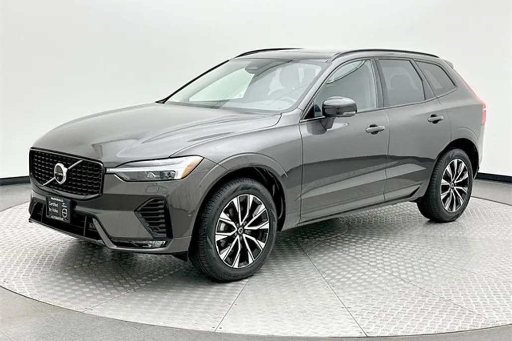 2025 Volvo XC60 B5 Plus photo 1