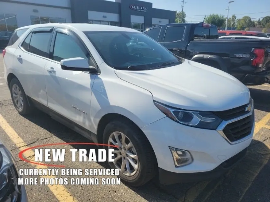 2018 Chevrolet Equinox LT photo 1