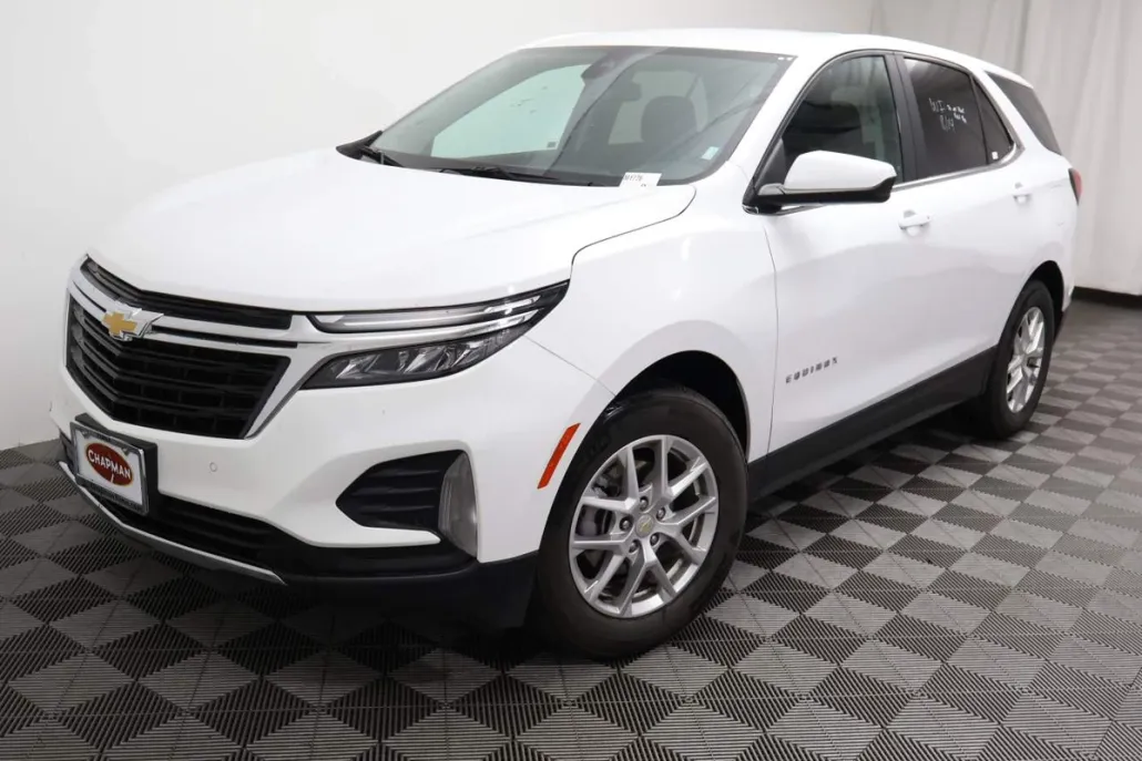 2024 Chevrolet Equinox LT photo 1