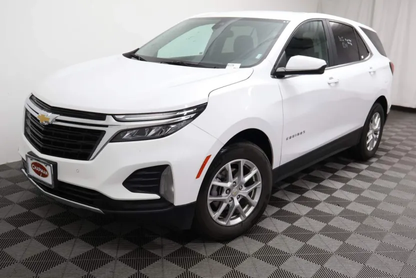 2024 Chevrolet Equinox LT photo 1