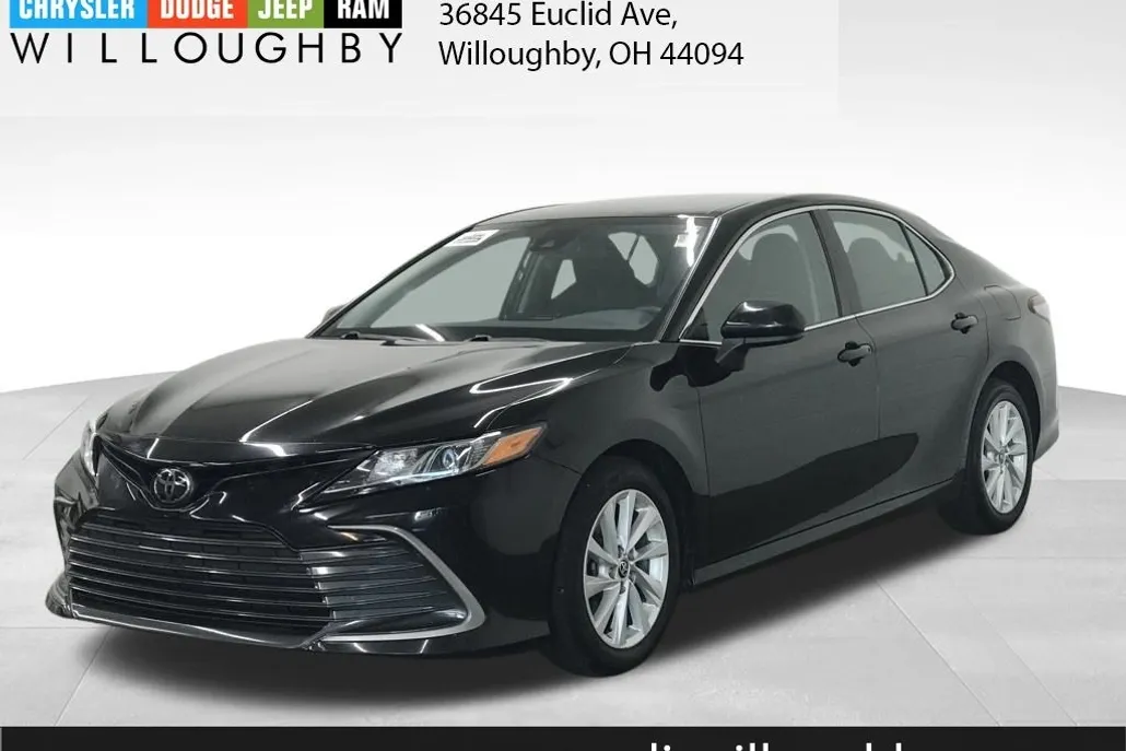 2022 Toyota Camry LE photo 1