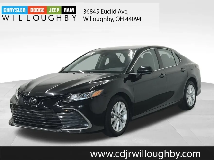 2022 Toyota Camry LE photo 1